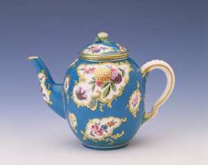 Sevres Teapot com chão de celeste de bleu, 1766 (porcelana)