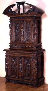 Aparador com quatro portas (madeira)
