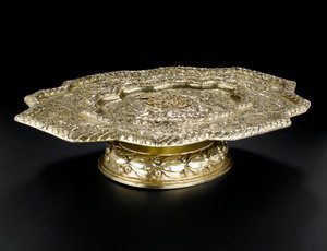 Bandeja de prata dourada de contorno modelado, do serviço de banheiro Lennoxlove, de propriedade de Frances Teresa Stewart, Duquesa de Richmond e Lennox: French, Paris, 1666-1667 de French School
