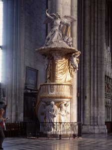 Estátua na Catedral de Amiens (80). de French School