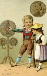 Rapaz e rapariga suíço a admirar uma exposição de francos suíços, a partir de uma série de cartões promocionais sobre moedas em diferentes países, publicados em Paris pela Baster & Vieillemard para utilização pelos produtos de chocolate