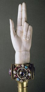 A mão da justiça, do tesouro de St. Denis (marfim e pedras preciosas) (ver também 154946)