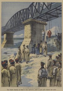 A Guerra Russo-Japonesa: tropas russas pendurando três sabotadores japoneses na ponte que planejavam explodir (cor litho) de French School