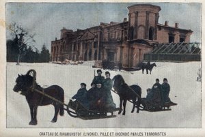 O castelo de Ringmundtof, na Livónia, saqueado e incendiado por revolucionários anarquistas russos. Rússia de French School
