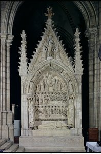 Túmulo de Dagobert I (605-39) Rei dos Francos, restaurado por Adolfo Victore Geoffrey-Dechaume (1816-92) em 1862, c.1263 de French School