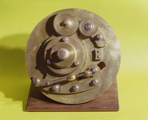 Tour a Guilloche, pertencente a Louis XVI (1754-93), feita por IT Mercklein Saxon da Garde-Meuble de la Couronne, Paris, 1780 (metal montado em madeira)