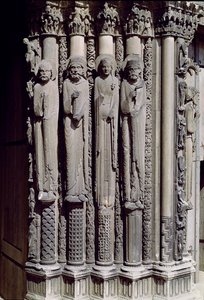 Figura desconhecida, o rei Salomão, a rainha de Sabá e o rei Davi, figuras jamb do Portal Real, 1140-55 de French School
