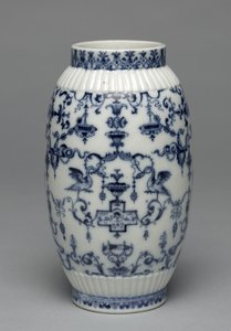 Vaso, fábrica de porcelana de Saint Cloud, c.1695-1700 de French School