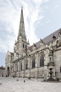 Vista da Catedral Saint Lazare d