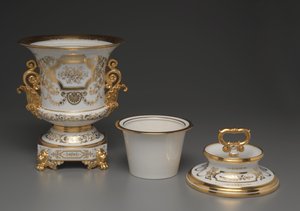 Balde de sorvete coberto de branco e dourado, fábrica de Jacob-Petit de French School