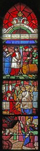 Janela w19 retratando a vida de St Remi. Abaixo: entrega uma alma possuída. Centro: é oferecido o bispado de Reims (gravado) Acima: milagre do vinho em Cernay de French School
