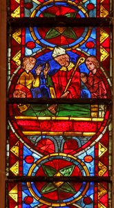 Janela w213 retratando cenas da vida de St Stephen e a história de suas relíquias: ele é enterrado por Gamaliel e Nicodemus de French School
