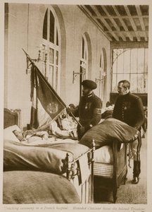 Chasseur ferido beija o amado Tricolor, 1914-19 de French School