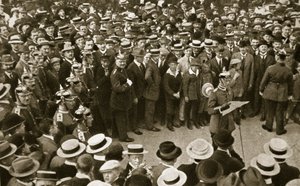 A proclamação de guerra do Kaiser sendo lida, Berlim, Alemanha, 4 de agosto de 1914 de GPA