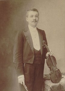 Retrato do violinista e compositor Henri Marteau 1874-1934. de Gaspard Félix Nadar