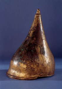 Arte Gálica: capacete com chifres (2ª Idade do Ferro 250 a.C. Era Tene). Saint Germain En Laye, Museu de Antiguidades.