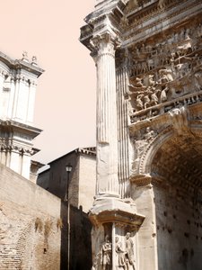Arco Romano Antigo de Gemma Bardot