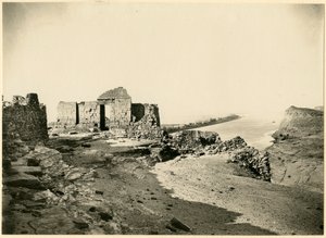 Ruínas do templo, com o Nilo ao fundo, Qasr Ibrim, Egito, fotografia de Georg Steindorff, ca 1930 de Georg Steindorff