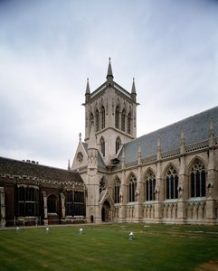 Arte gótica: vista do Saint John College fundado em 1511 pela Condessa de Richmond. A capela foi construída em 1864 sobre um projeto de Sir George Gilbert Scoot. Universidade de Cambridge, Inglaterra