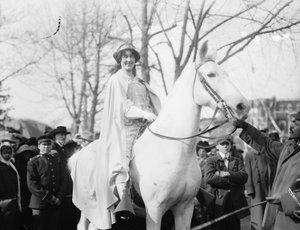 Inez Milholland Boissevain no desfile da National American Woman Suffrage Association