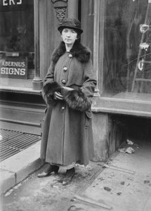 Margaret Sanger, culpada de violar o código penal estadual operando a primeira clínica de controle de natalidade, 1917