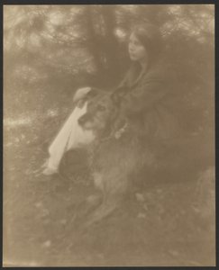[Mulher sentada com cão]. de George H. Seeley