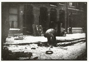 Trabalhador da construção civil trabalhando na neve em Amsterdã de George Hendrik Breitner