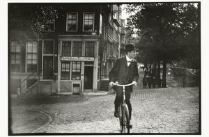 Ciclista no Keizersgracht em Amsterdã de George Hendrik Breitner