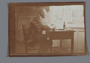 Willem Witsen a uma secretária no seu barco de George Hendrik Breitner