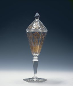 Copo de vidro e tampa, 1898