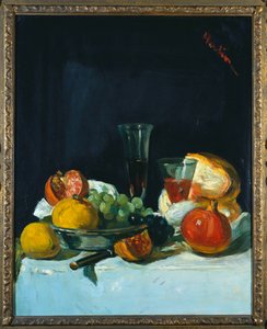 Uvas, limões e romãs com taças de vinho branco e pão de George Leslie Hunter