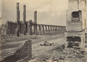 Ruínas do R.R. Depot, Charleston, Carolina do Sul, década de 1860. de George N. Barnard