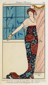Grande robe du soir, corsage de mousseline chair tunique de soie brodée dans la goÃ "t de la "Compagnie des Inden". Fantasias Parisiens no.69. Mulher com um vestido de noite com um corpete de chiffon e uma túnica bordada em seda. Também está a usar um lenç de Georges Barbier