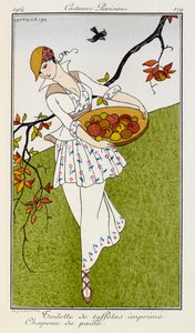 Toilette de tafetá imprime chapeau de paille. Trajes parisienses no.179. Uma mulher vestindo uma roupa estampada de seda e chapéu de palha. Ela está carregando uma tigela de frutas. de Georges Barbier