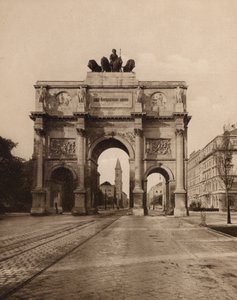 Munchen / Munique: Siegestor (fotografia a preto e branco) de German Photographer