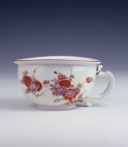 Uma bourdaloue Bottger de forma oval irregular pintada à maneira de Johann Ehrenfried Stadler, c.1725 de German School