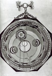 Um Volvelle, possivelmente mostrando os ciclos da Lua, após uma ilustração de Astronomicon Caesareum por Petrus Apianus, 1540 de German School