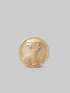 Anna, rainha da Hungria e da Boêmia, em um medalhão de retrato de marfim, século 16 de German School