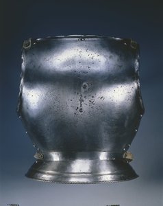 Placa traseira, c.1510-1530 (aço com pintura preta, tiras de couro) de German School