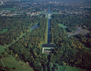 Arte Barroca: Vista aérea do Parque de Nymphenburg no século 17 Munique, Alemanha de German School