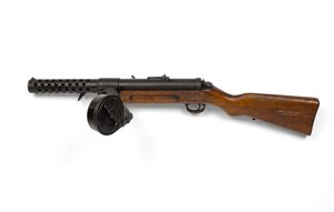 Sub-metralhadora Bergmann 9 mm MP18-1 de German School