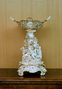 Carrinho de bolo com querubins representando as estações, c.1830 (porcelana)