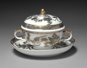 Tigela e prato coberto, fabricante Meissen Porcelain Factory, Alemanha, 1730-1740 de German School