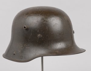 Capacete de aço alemão ou Stahlhelm, c.1916 (capacete) de German School