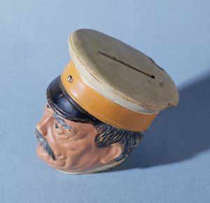 Caixa de dinheiro sob a forma do Chanceler Otto von Bismarck (1815-1898) (pintado de terracota) (ver também 211409) de German School