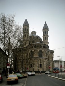 Arte românica: vista da igreja dos Apotres de German School