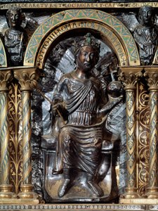 Sarcófago de Carlos Magno (742-814). Representação do Imperador Othon IV de Brunswick (v. 1175-1218). 1165-1215. Alemanha. Capela Palatina da catedral de Aachen. de German School