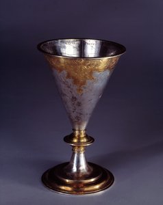 Instrumento científico: relógio de sol em forma de cálice feito em prata dourada. Escola alemã. Final do século XVI, início do século XVII Enouen, museu da Renascença. de German School