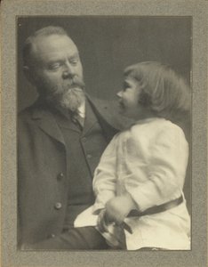 [Eduard Käsebier e o neto Charles F. O