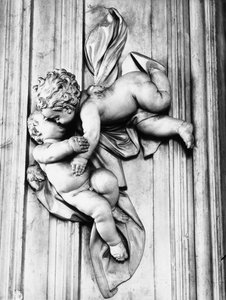 Putti beijando (gesso)